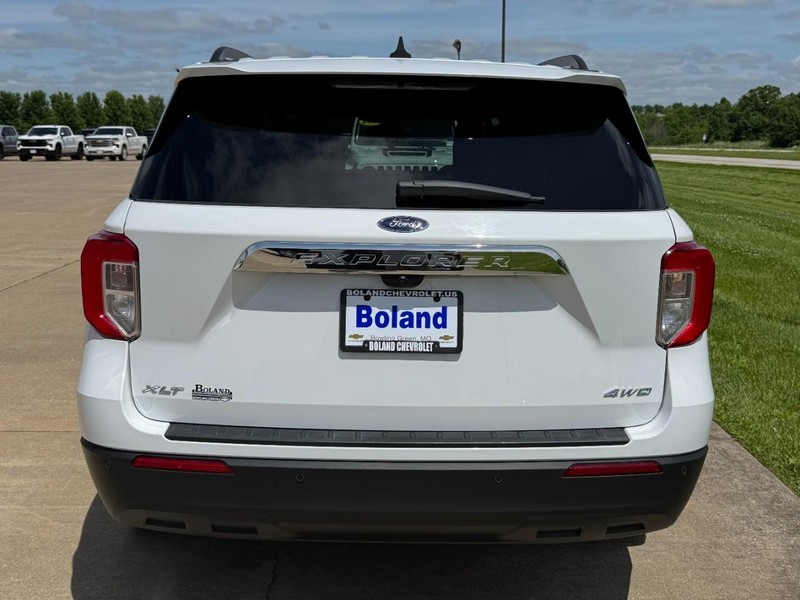 Ford Explorer Vehicle Image 04