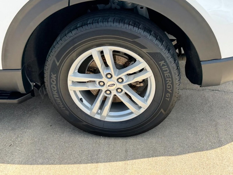 Ford Explorer Vehicle Image 07