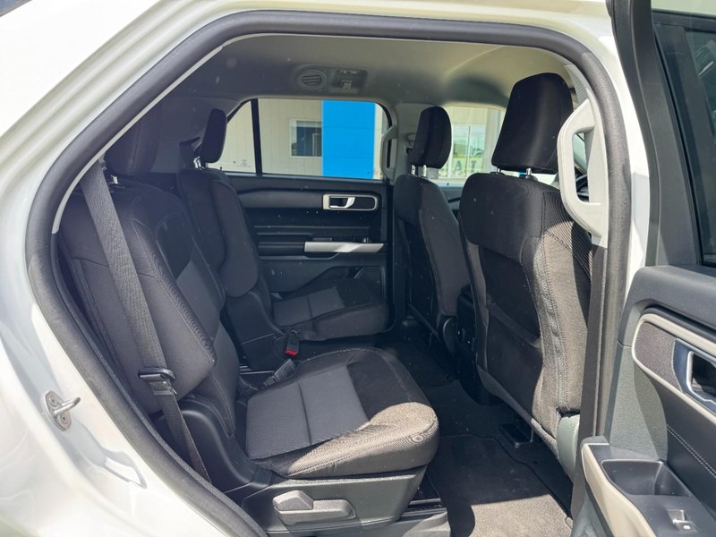 Ford Explorer Vehicle Image 10