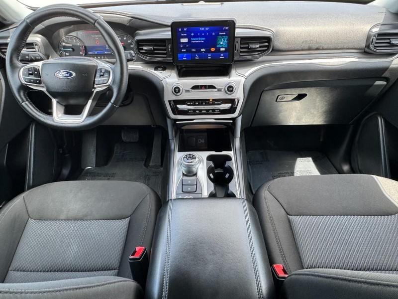 Ford Explorer Vehicle Image 12