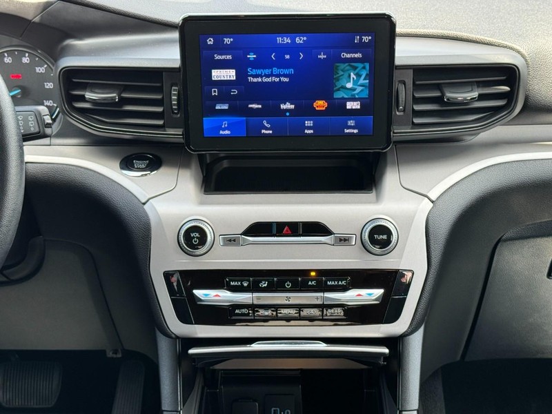 Ford Explorer Vehicle Image 14