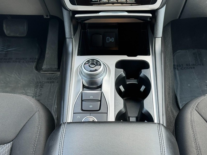 Ford Explorer Vehicle Image 15