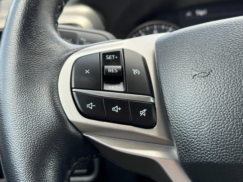 Ford Explorer Vehicle Image 17
