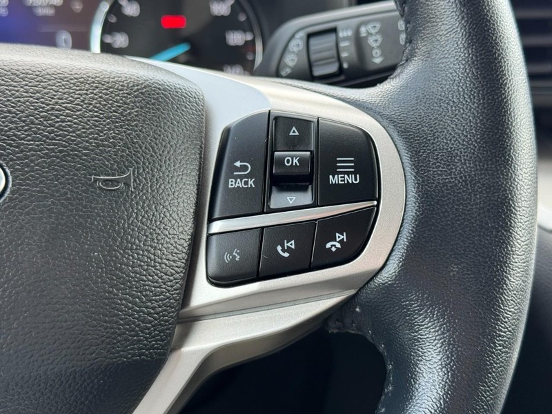 Ford Explorer Vehicle Image 18
