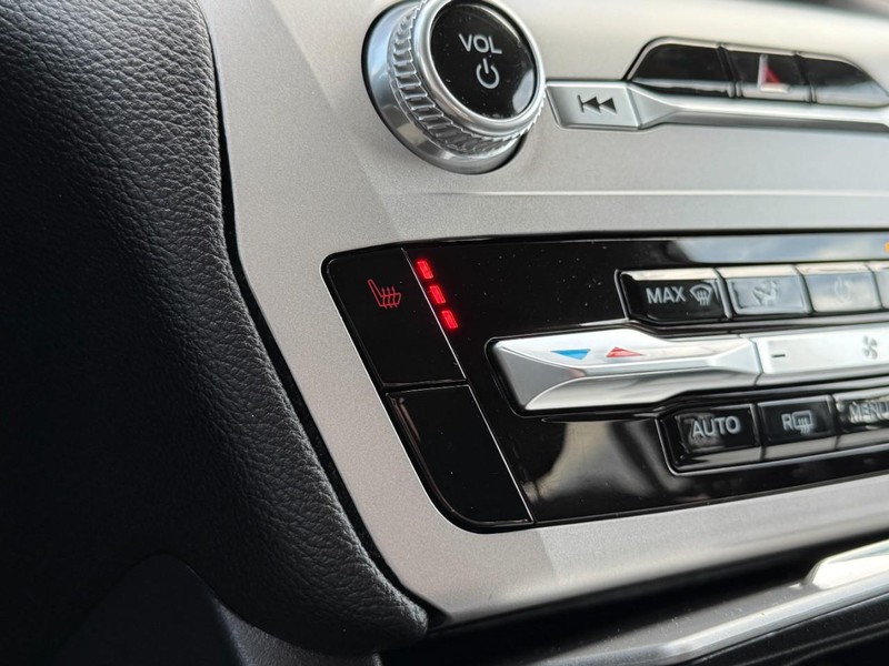 Ford Explorer Vehicle Image 21