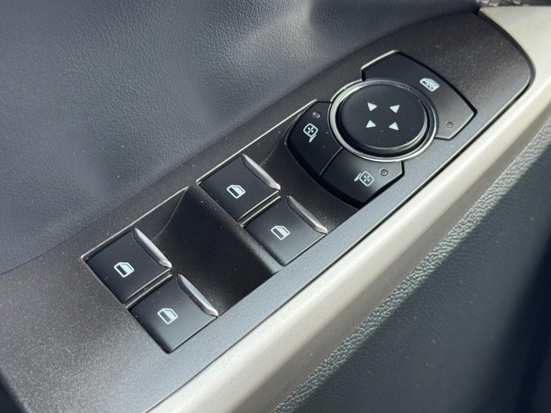 Ford Explorer Vehicle Image 23