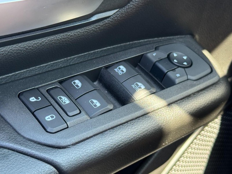 Ram 1500 Vehicle Image 21