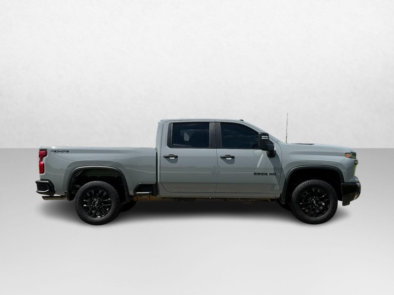 Chevrolet Silverado 2500HD Vehicle Image 02