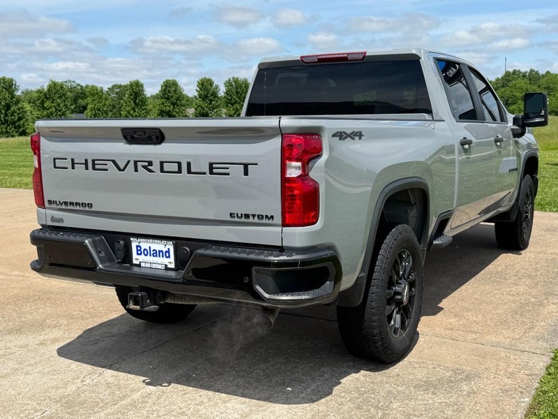 Chevrolet Silverado 2500HD Vehicle Image 03