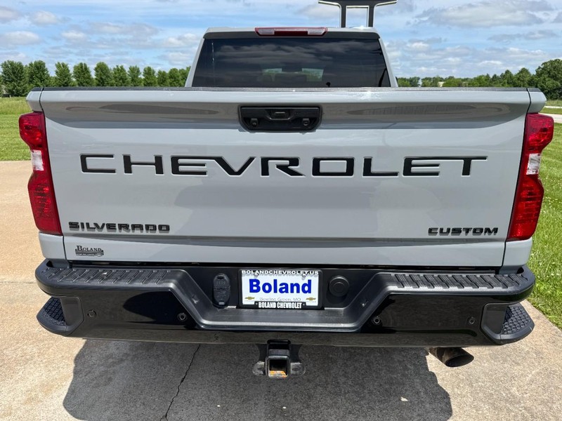 Chevrolet Silverado 2500HD Vehicle Image 04