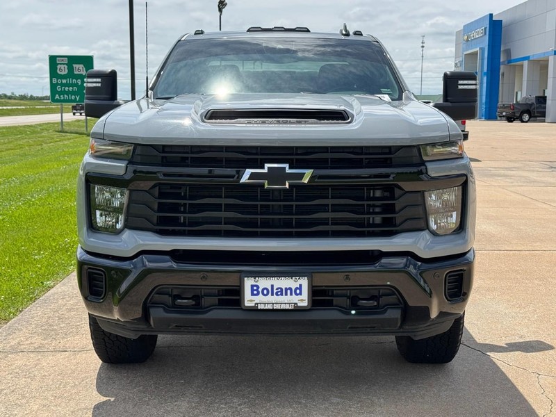 Chevrolet Silverado 2500HD Vehicle Image 09
