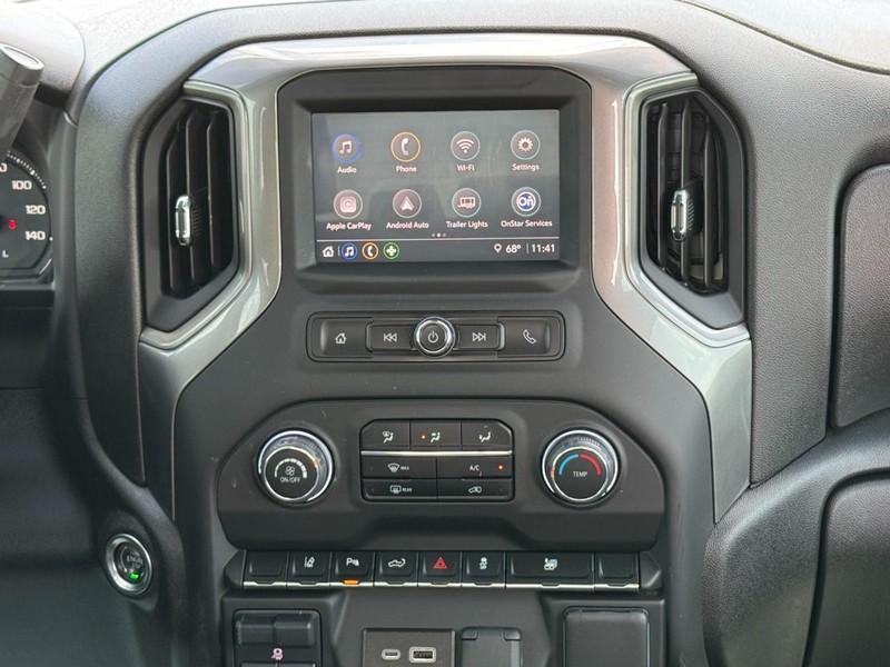 Chevrolet Silverado 2500HD Vehicle Image 13