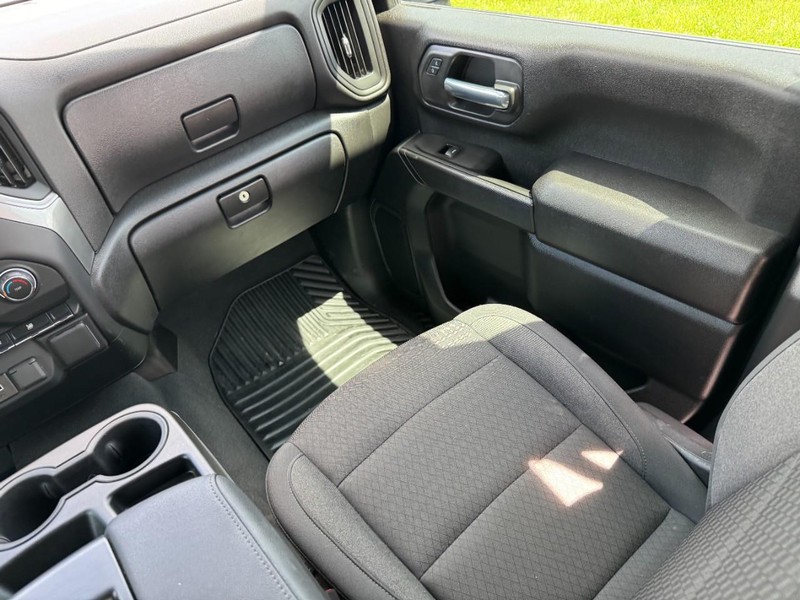 Chevrolet Silverado 2500HD Vehicle Image 15