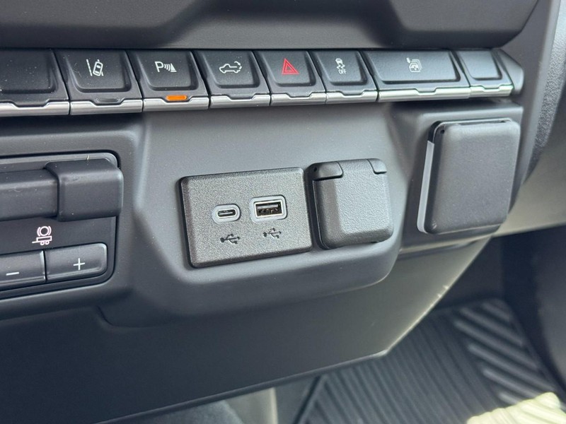 Chevrolet Silverado 2500HD Vehicle Image 18