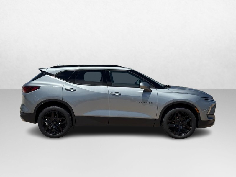 Chevrolet Blazer Vehicle Image 02