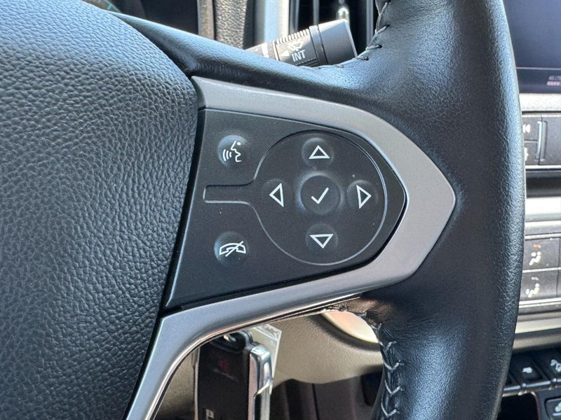 Chevrolet Colorado Vehicle Image 17