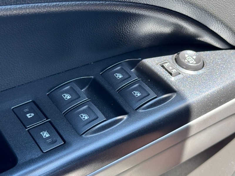 Chevrolet Colorado Vehicle Image 21