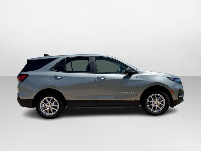 Chevrolet Equinox Vehicle Image 02