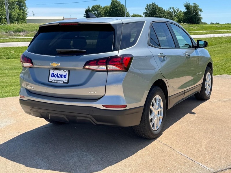 Chevrolet Equinox Vehicle Image 03