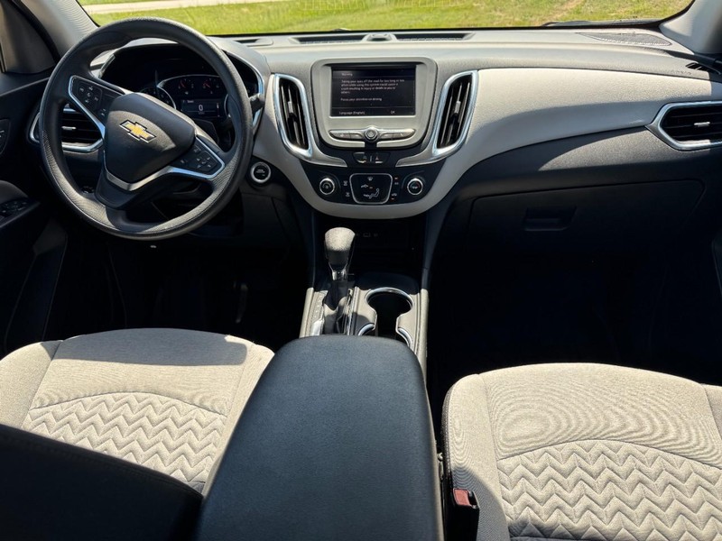 Chevrolet Equinox Vehicle Image 11
