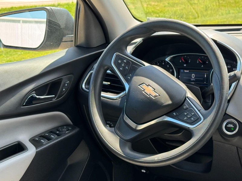Chevrolet Equinox Vehicle Image 12