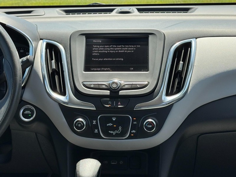Chevrolet Equinox Vehicle Image 13