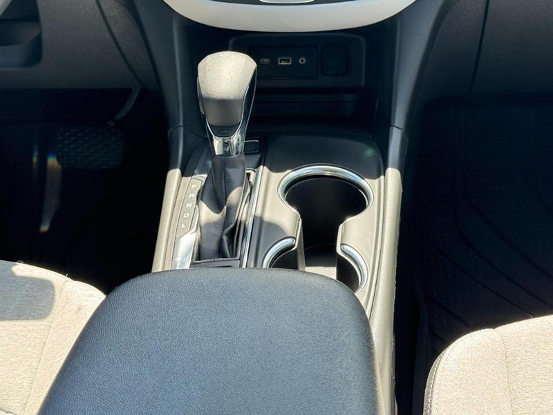 Chevrolet Equinox Vehicle Image 14
