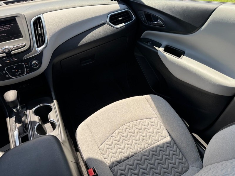 Chevrolet Equinox Vehicle Image 15