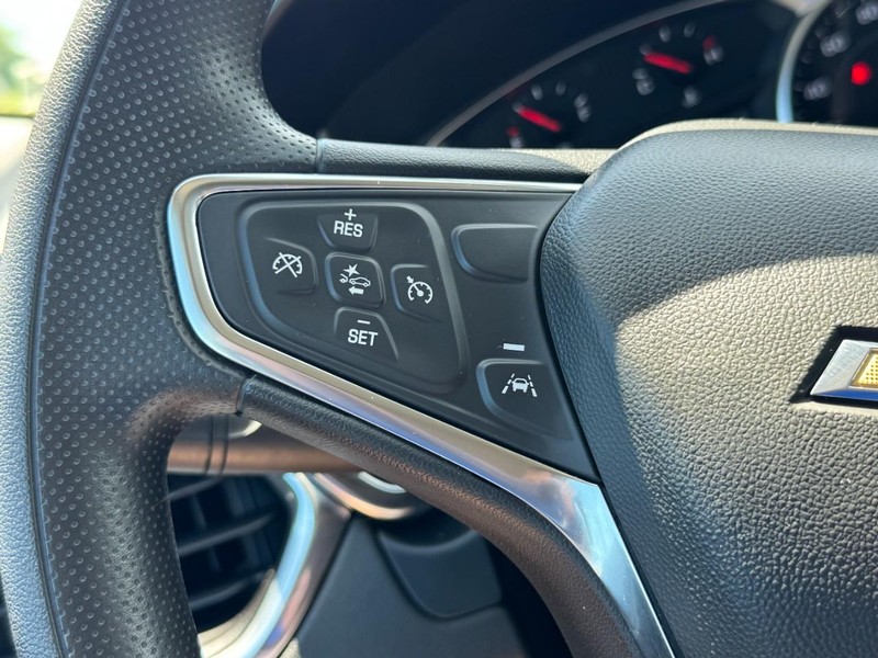 Chevrolet Equinox Vehicle Image 16