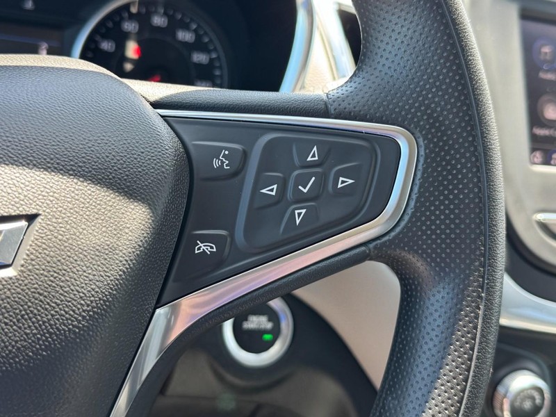 Chevrolet Equinox Vehicle Image 17