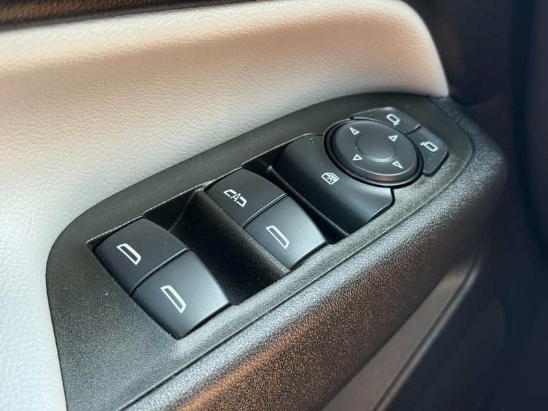 Chevrolet Equinox Vehicle Image 21