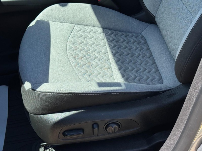 Chevrolet Equinox Vehicle Image 22