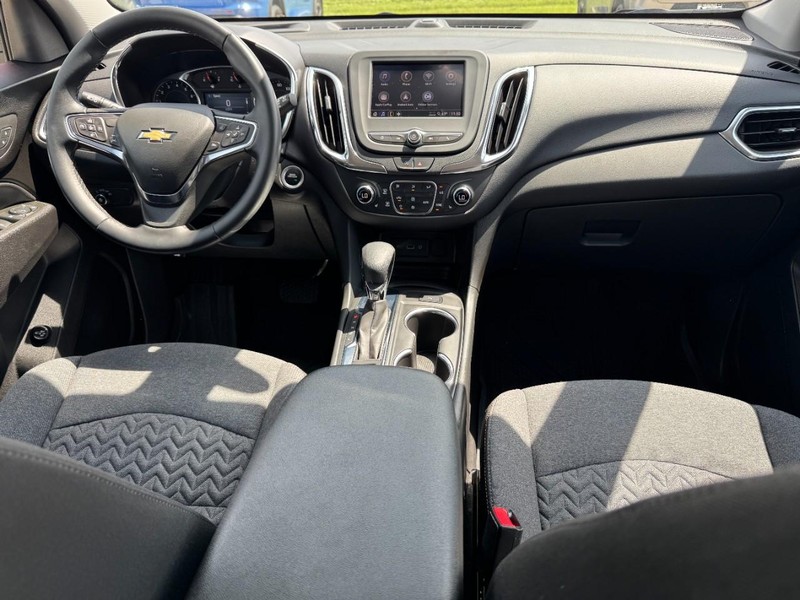 Chevrolet Equinox Vehicle Image 11