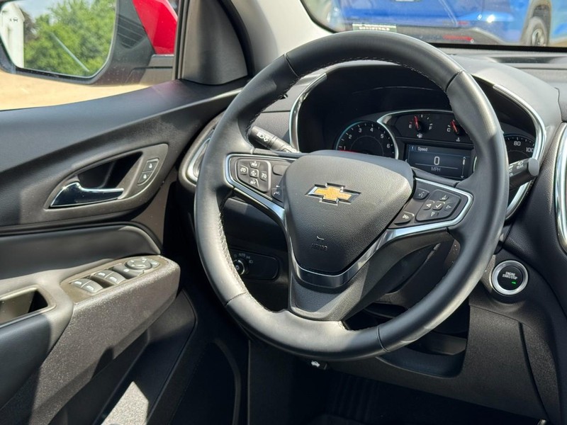 Chevrolet Equinox Vehicle Image 12