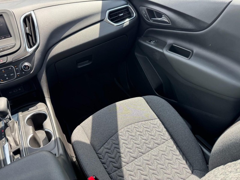 Chevrolet Equinox Vehicle Image 15