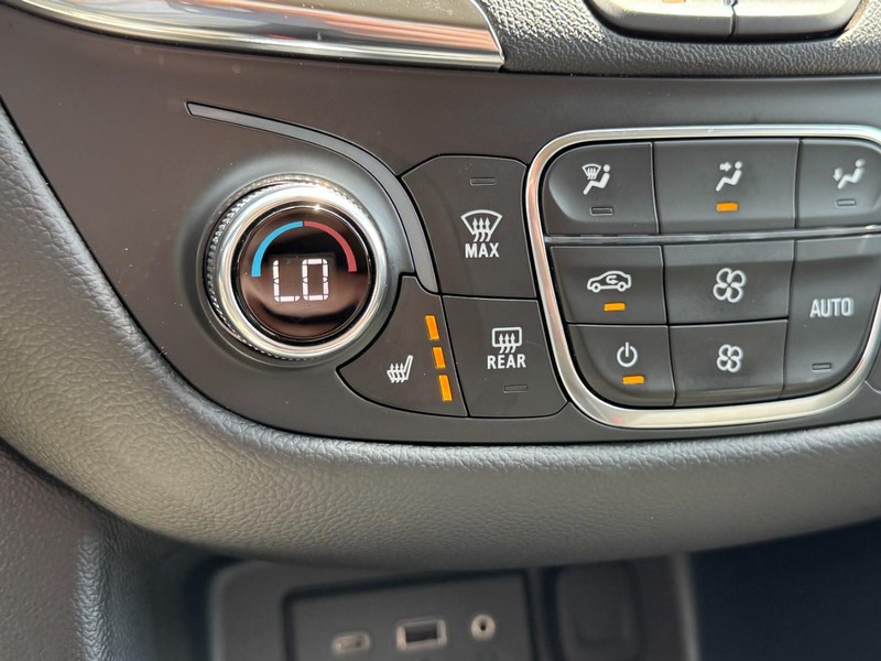Chevrolet Equinox Vehicle Image 20