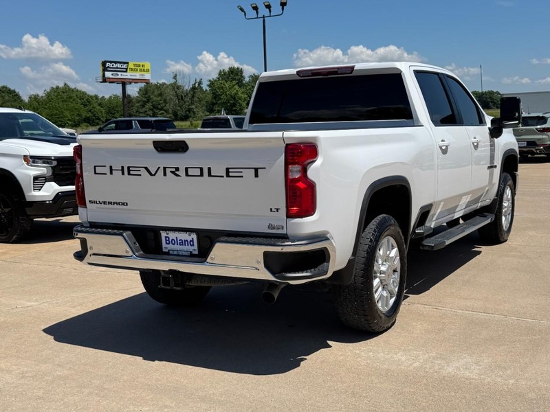 Chevrolet Silverado 2500HD Vehicle Image 03