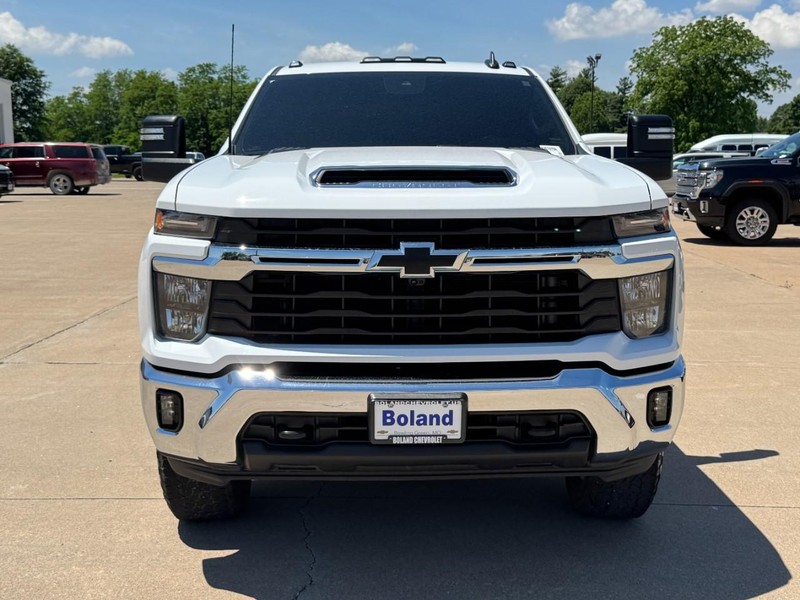 Chevrolet Silverado 2500HD Vehicle Image 09