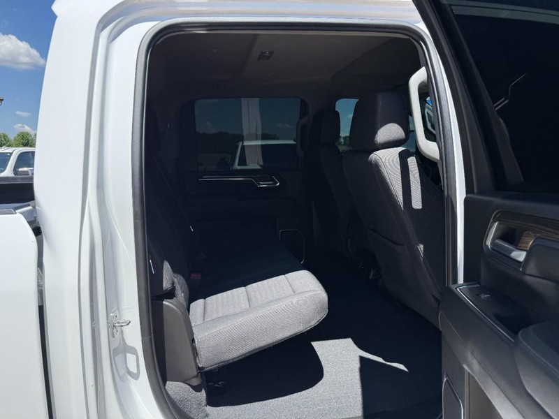 Chevrolet Silverado 2500HD Vehicle Image 10