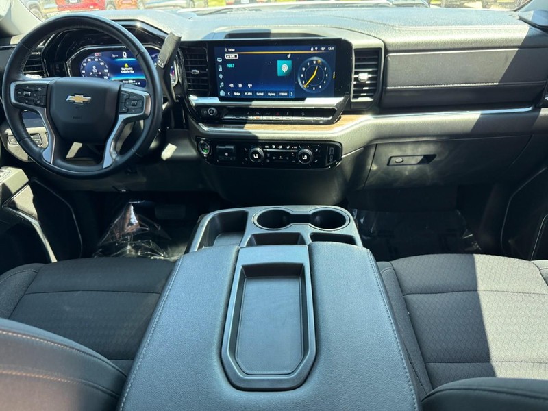 Chevrolet Silverado 2500HD Vehicle Image 11