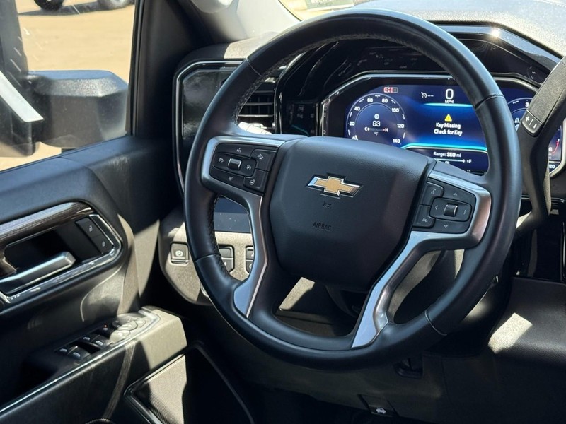 Chevrolet Silverado 2500HD Vehicle Image 12