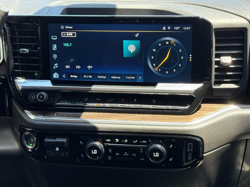Chevrolet Silverado 2500HD Vehicle Image 13