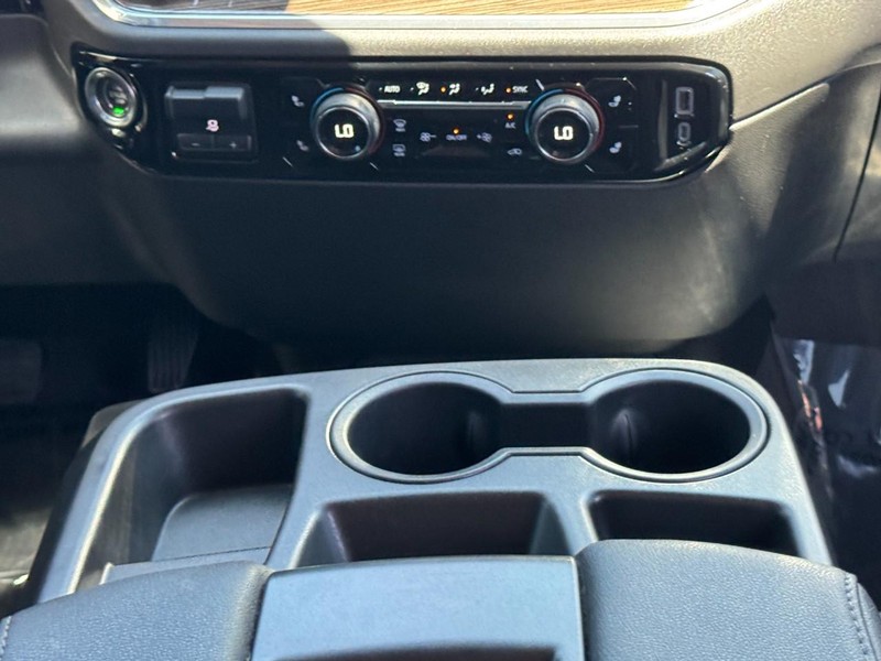 Chevrolet Silverado 2500HD Vehicle Image 14