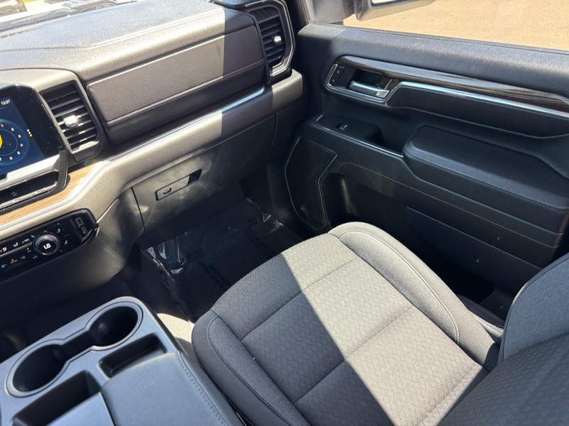 Chevrolet Silverado 2500HD Vehicle Image 15