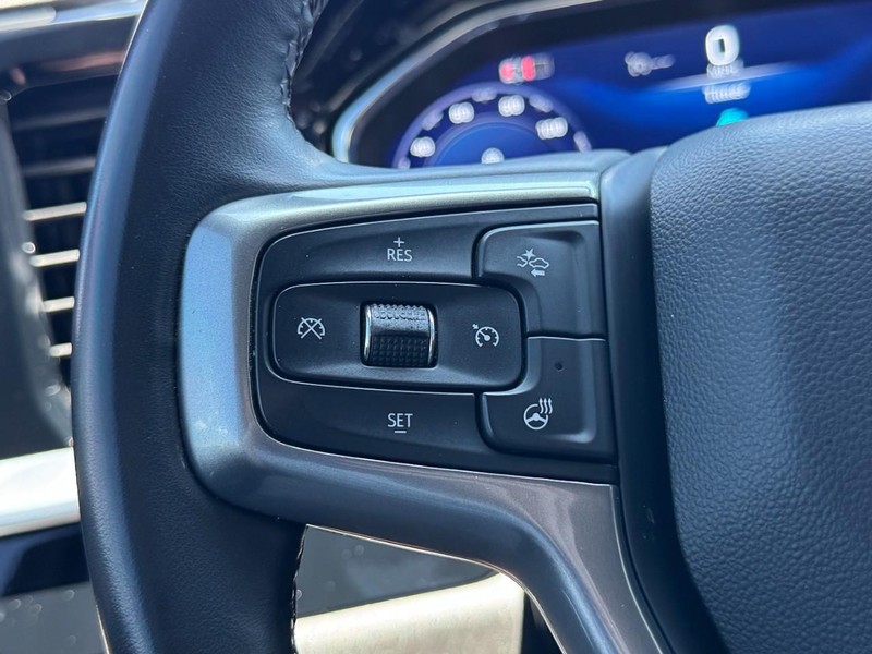 Chevrolet Silverado 2500HD Vehicle Image 16