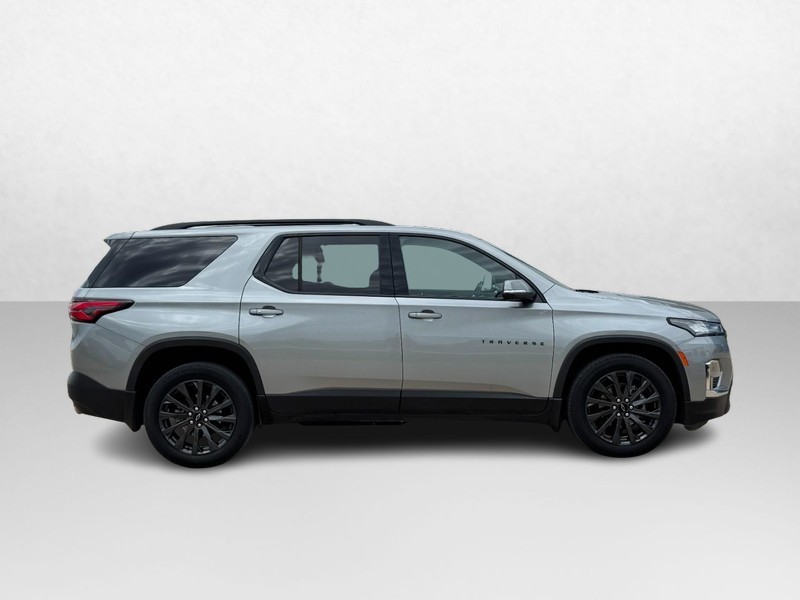 Chevrolet Traverse Vehicle Image 02