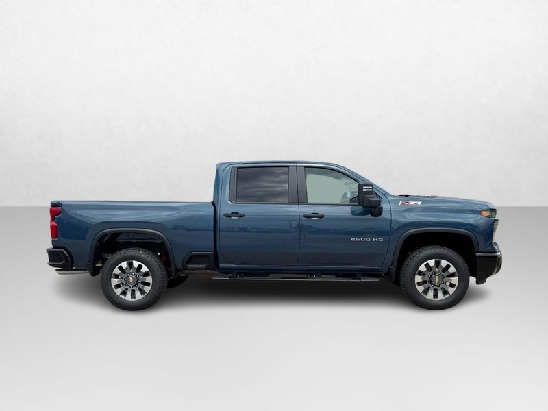 Chevrolet Silverado 2500HD Vehicle Image 02