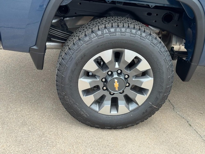 Chevrolet Silverado 2500HD Vehicle Image 04