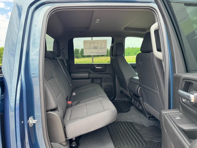 Chevrolet Silverado 2500HD Vehicle Image 05