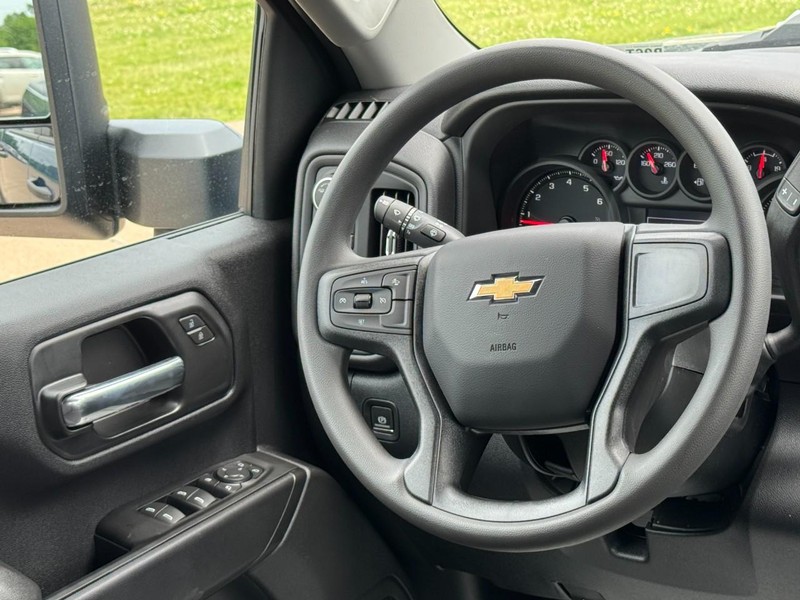 Chevrolet Silverado 2500HD Vehicle Image 07
